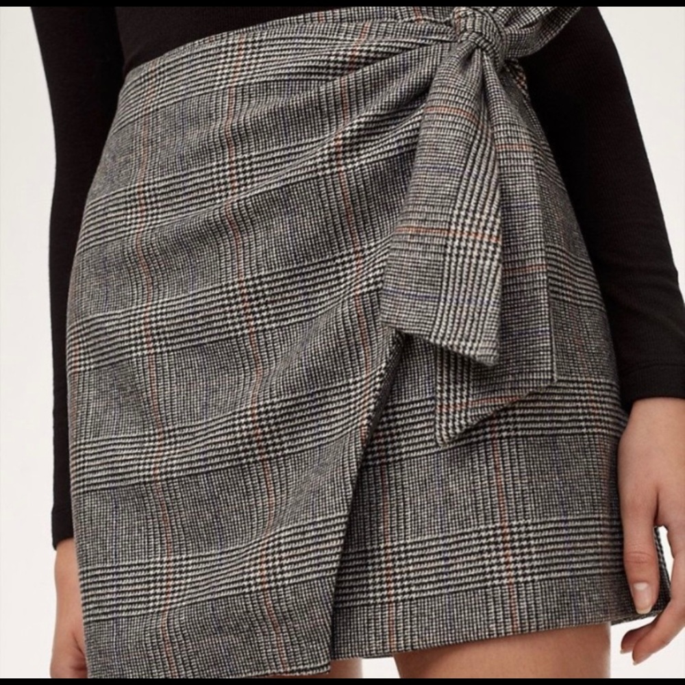 Wilfred Aritzia Tie Front Mini Skirt